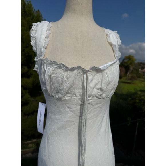 Princess Polly Lillette White Linen Maxi Dress Lace Trim Square Neck Back Tie
4 - Picture 9 of 10